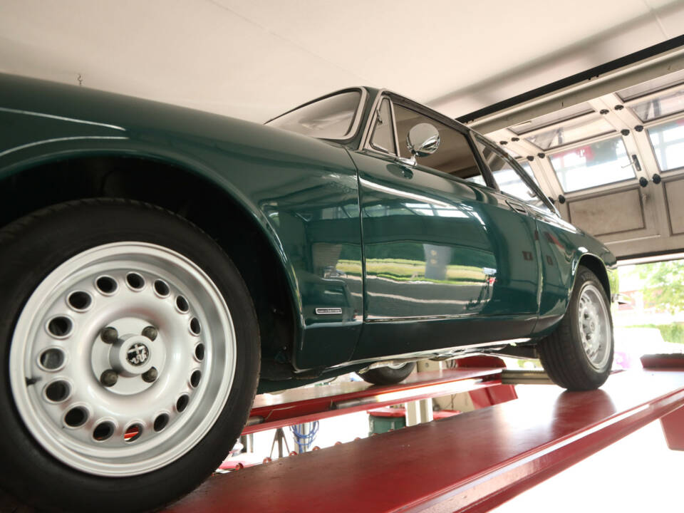 Image 9/50 of Alfa Romeo 2000 GTV (1973)