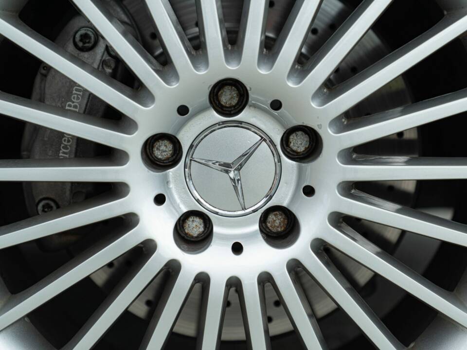 Image 17/50 of Mercedes-Benz SL 500 (2001)