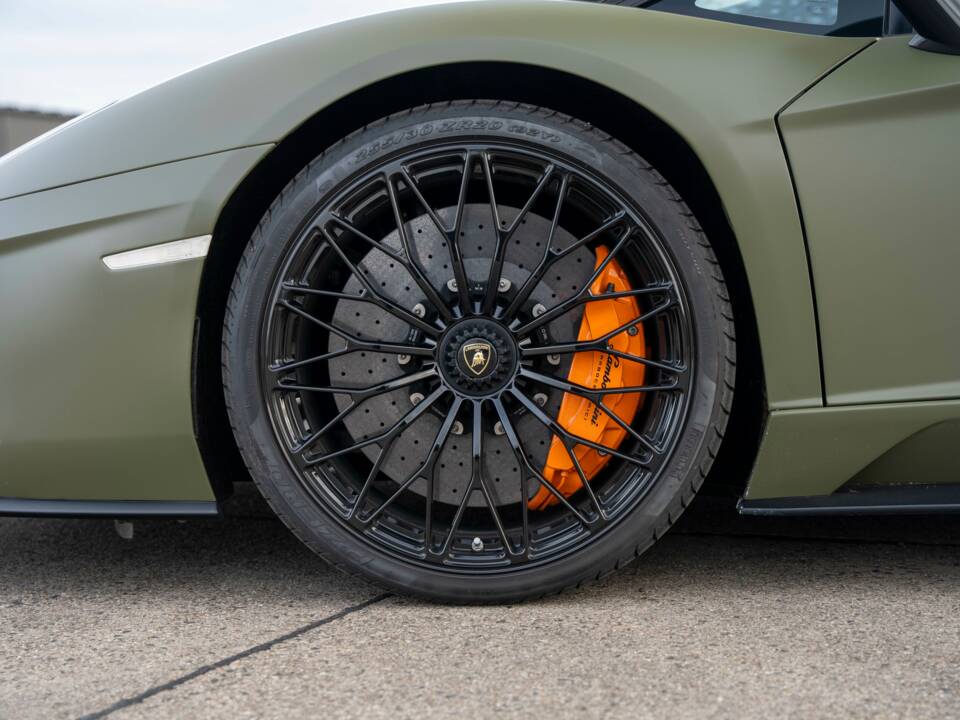 Image 19/44 of Lamborghini Aventador S (2020)