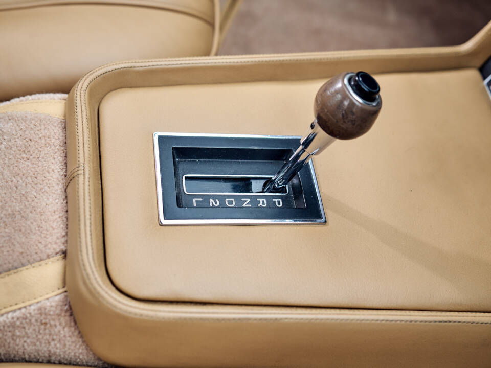 Image 10/25 of Aston Martin DBS V8 (1971)