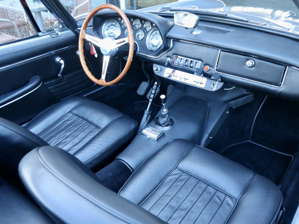 Image 32/50 of Maserati Mistral 3700 Spyder (1965)