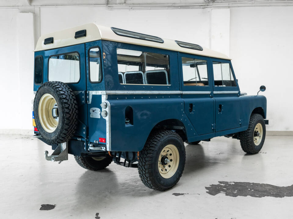 Image 6/31 of Land Rover 109 (1980)