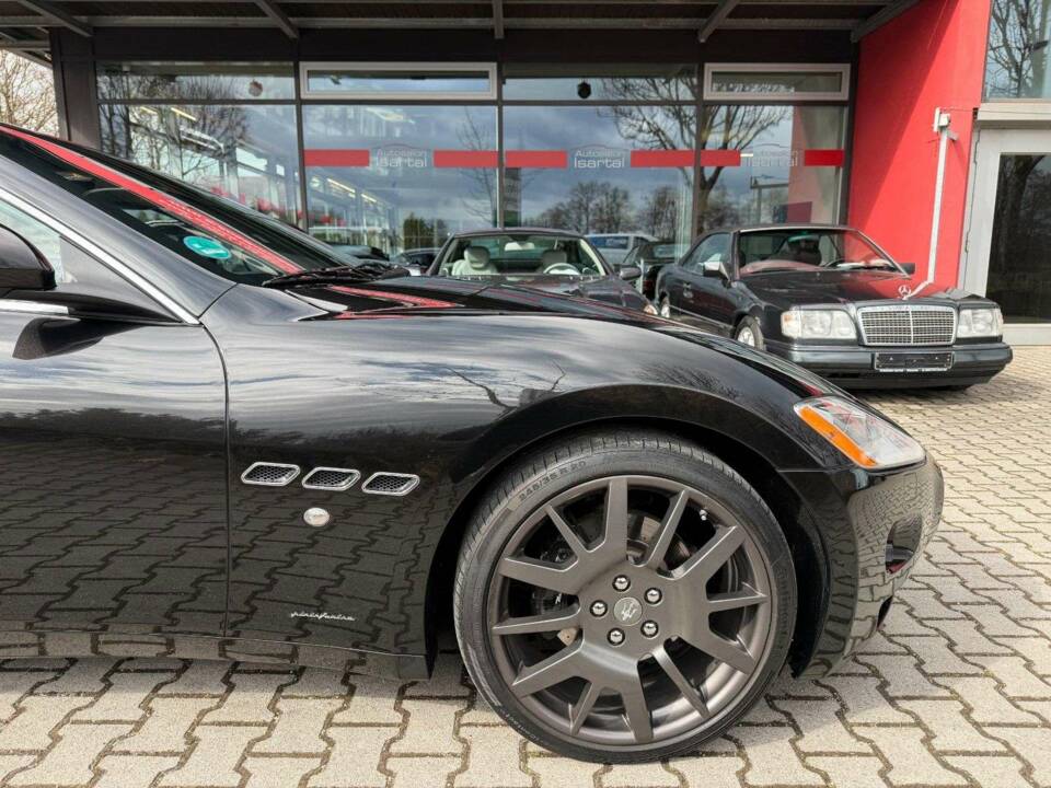 Imagen 8/21 de Maserati GranTurismo 4.2 (2007)
