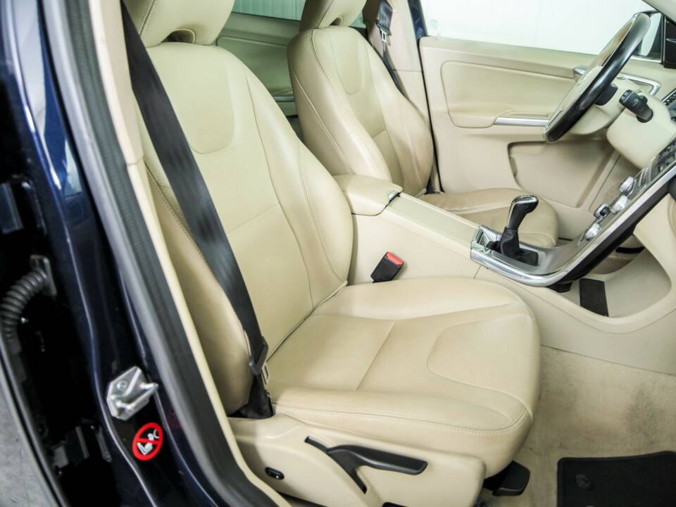 Image 34/50 de Volvo XC60 D3 (2017)