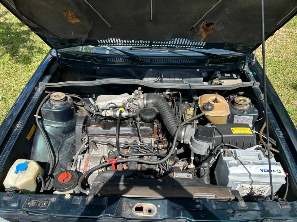 Image 19/22 de Volkswagen Golf I Cabrio 1.8 (1992)