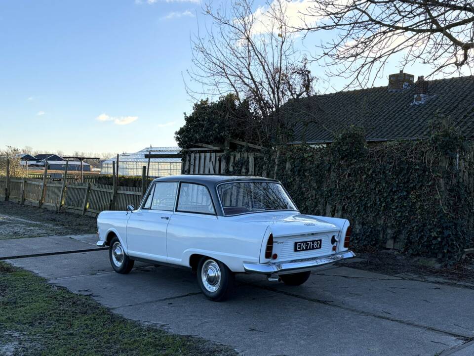 Image 17/21 de DKW F11 (1965)