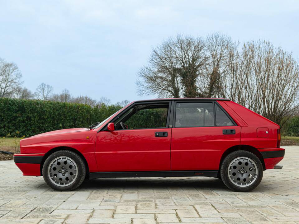 Image 4/50 of Lancia Delta HF Integrale 16V (1989)