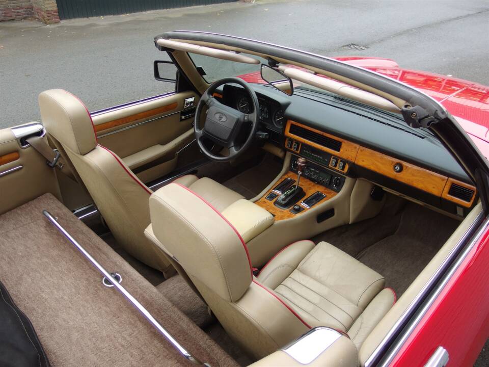 Image 37/99 de Jaguar XJS 5.3 V12 (1990)