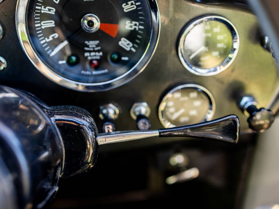 Image 38/62 of Aston Martin DB 6 (1967)