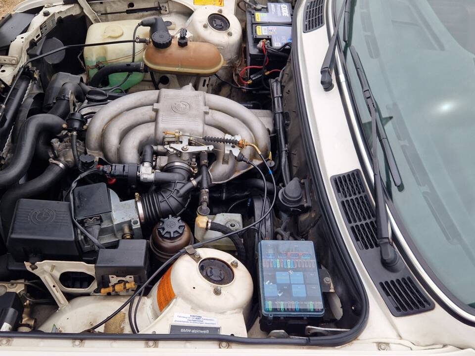 Immagine 17/19 di BMW 325i (1987)