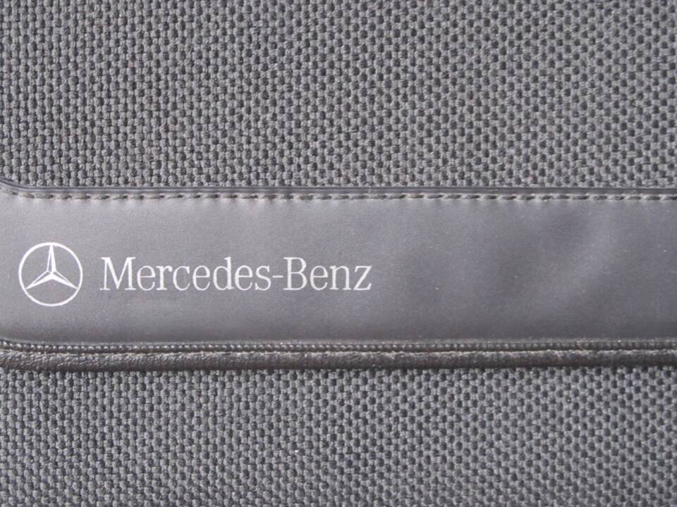 Imagen 51/171 de Mercedes-Benz E 220 (1994)