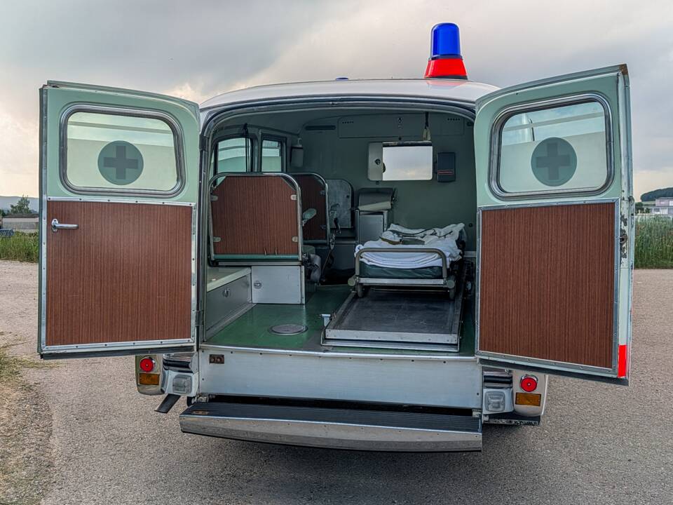 Image 19/51 of Cadillac Ambulance Carrosserie Köng (1964)