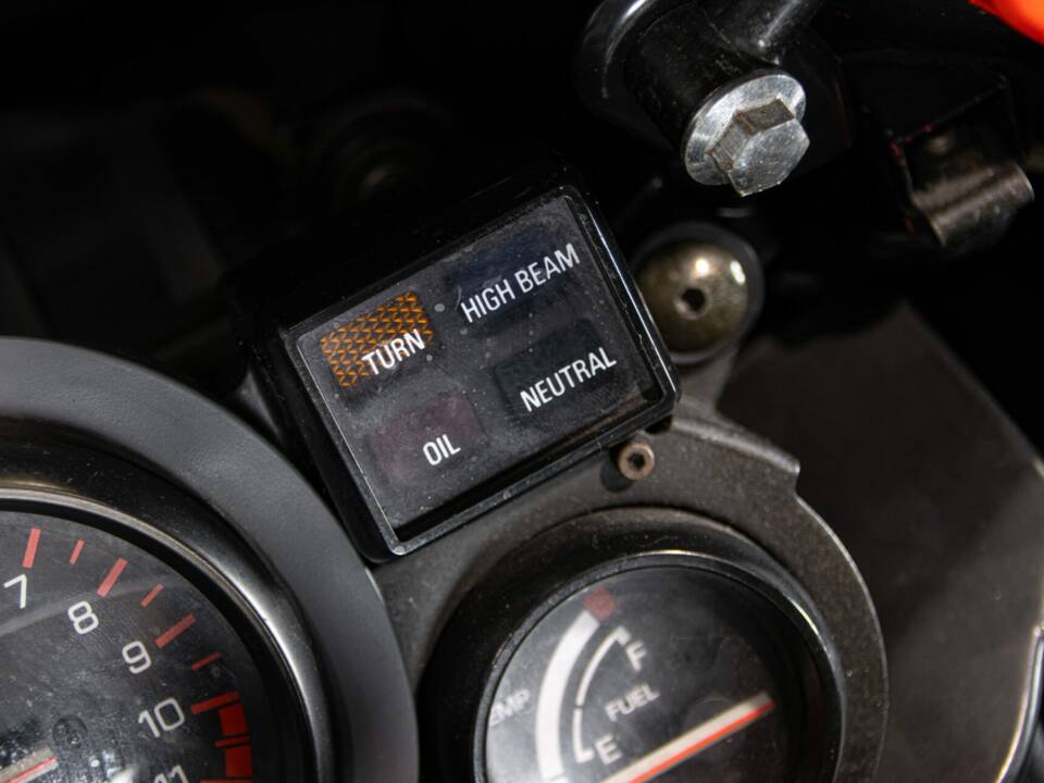 Immagine 43/50 di Yamaha RZV 500 R (1985)
