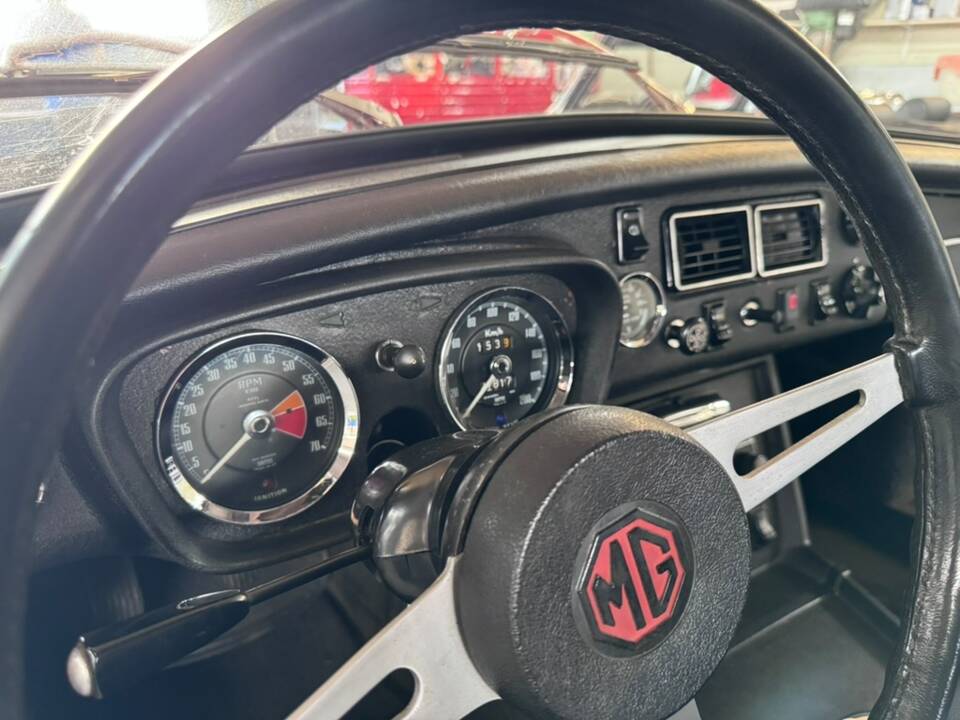 Immagine 8/13 di MG MGB GT (1973)
