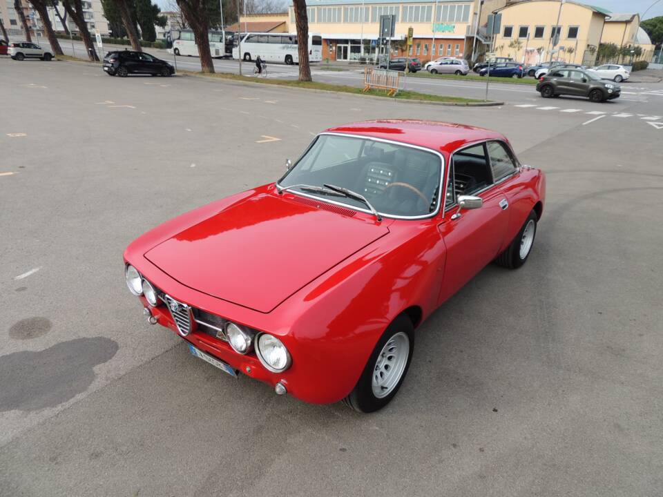 Bild 13/29 von Alfa Romeo 2000 GT Veloce (1973)