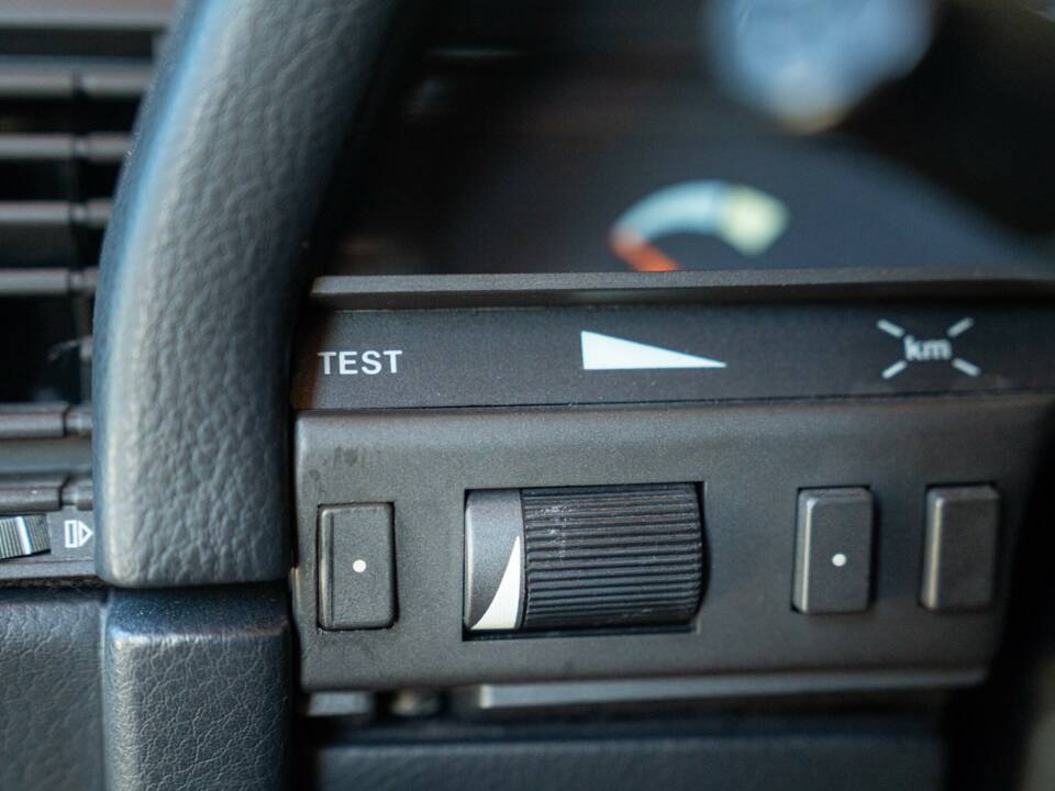 Image 46/50 de Alfa Romeo 164 2.0i V6 Turbo (1992)