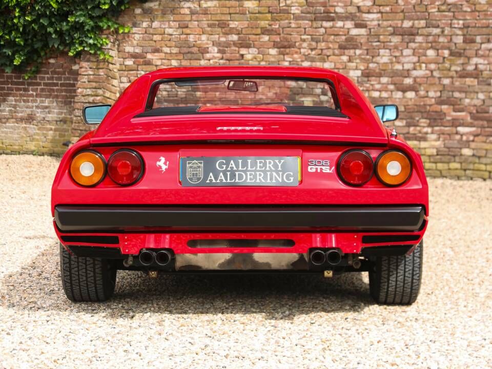 Image 6/50 de Ferrari 308 GTSi (1981)