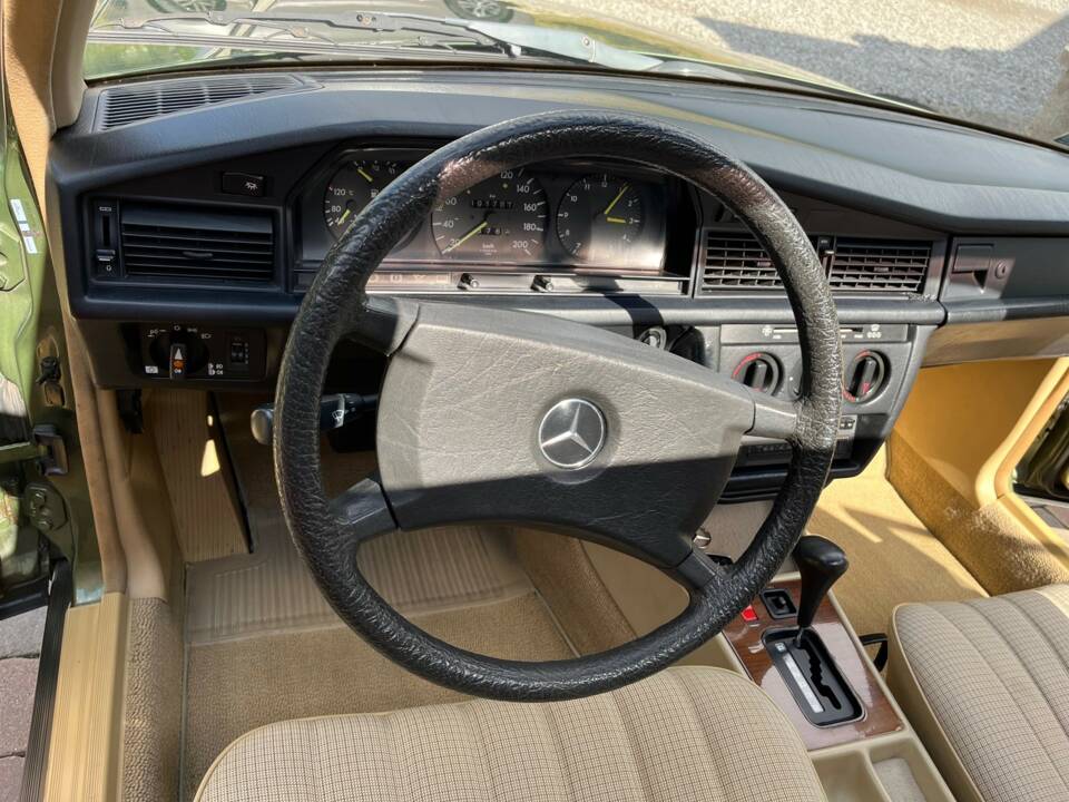Image 10/18 of Mercedes-Benz 190 D 2.5 (1986)