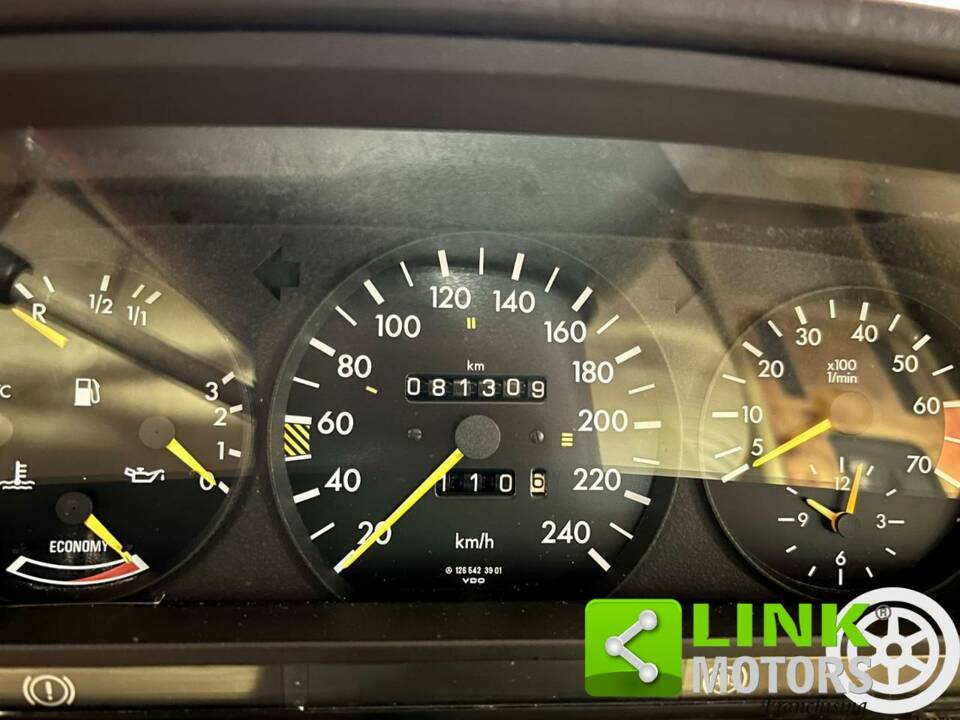 Imagen 7/10 de Mercedes-Benz 380 SE (1985)
