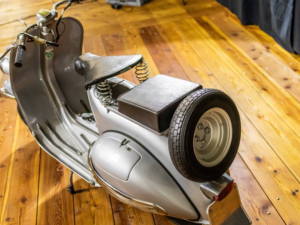 Image 8/13 de Piaggio Vespa 125 (1954)