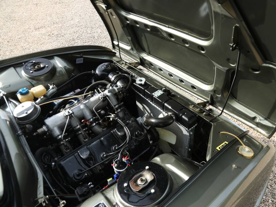 Image 36/50 of Peugeot 504 Convertible (1981)