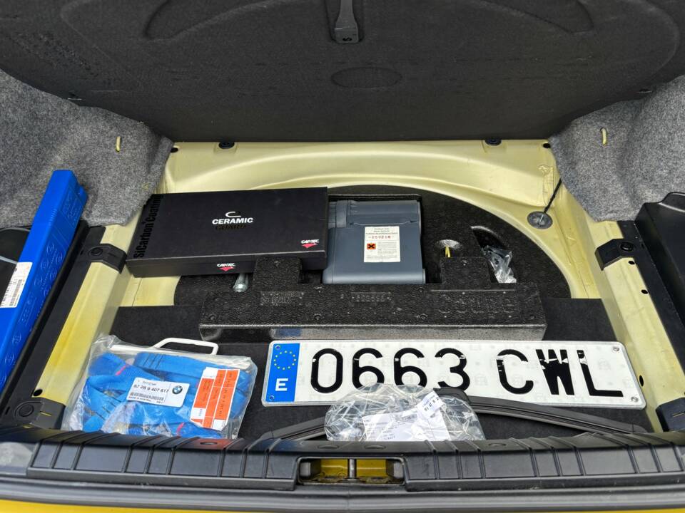 Image 27/30 of BMW M3 (2004)