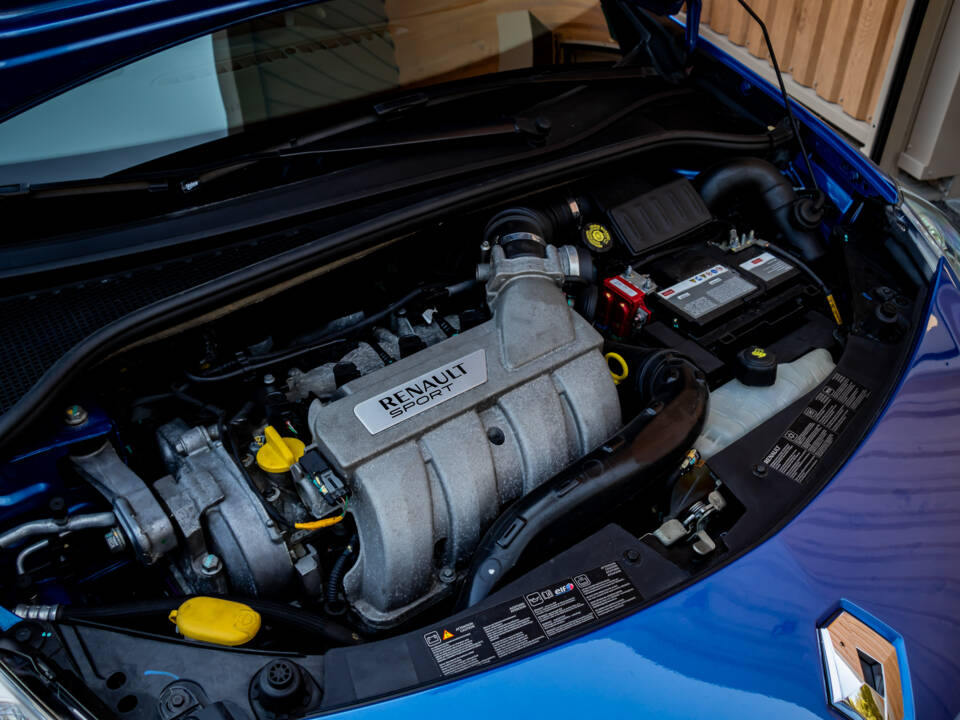 Image 27/40 of Renault Clio Gordini R.S. (2012)