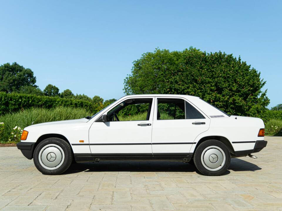 Afbeelding 4/44 van Mercedes-Benz 190 E (1987)
