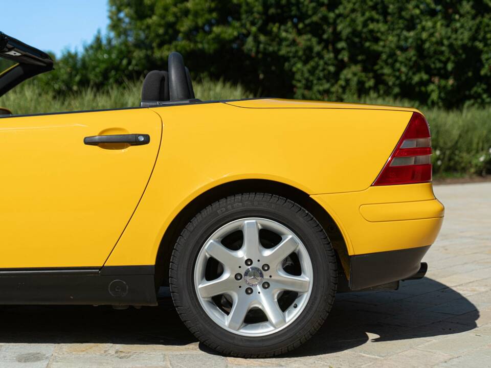 Immagine 16/50 di Mercedes-Benz SLK 200 (1997)