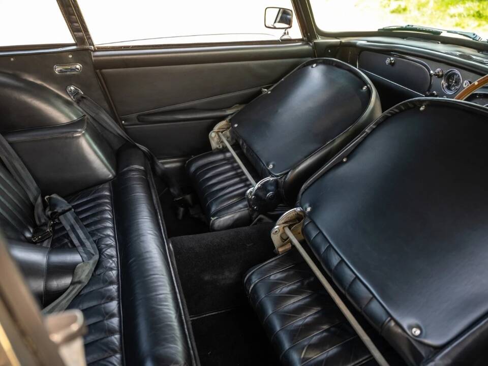 Afbeelding 57/76 van Aston Martin DB 4 (1961)