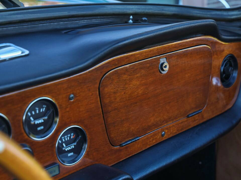 Immagine 26/50 di Triumph TR 6 (1976)