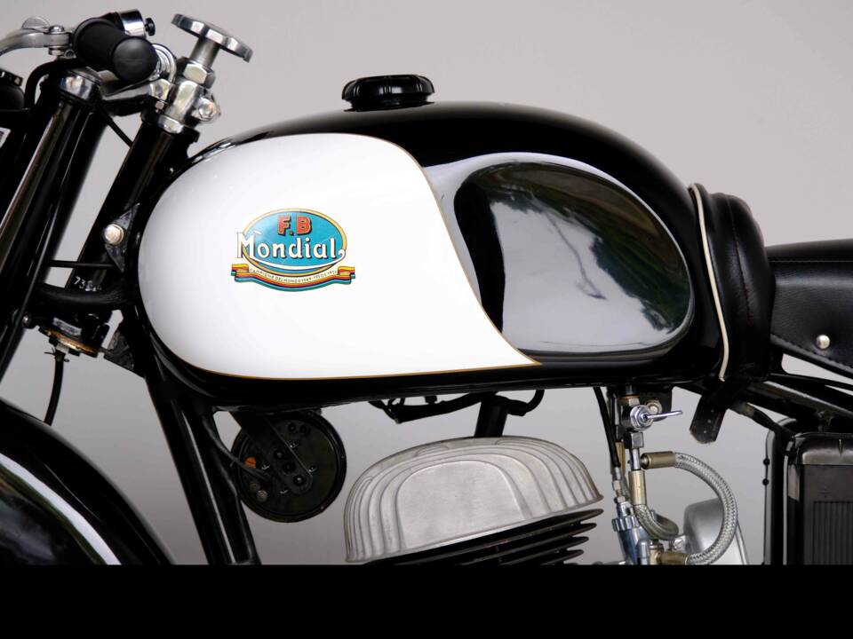 Image 38/68 of Mondial 160 Sport Lusso (1954)