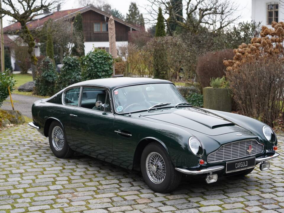 Image 8/22 de Aston Martin DB 6 Mk II (1970)