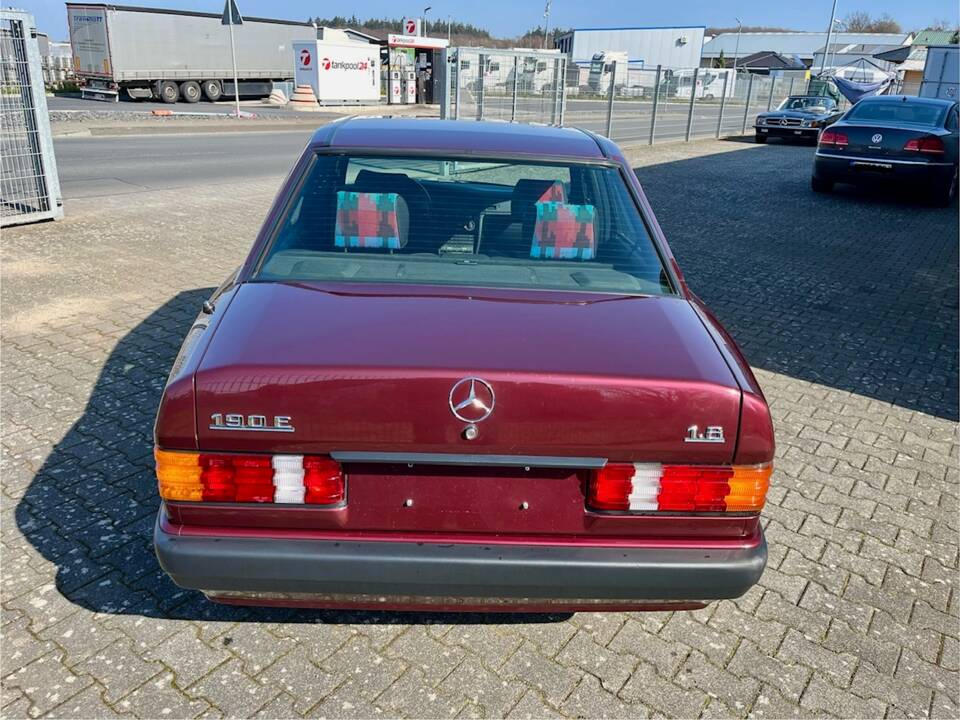 Image 11/17 de Mercedes-Benz 190 E 1.8 (1992)