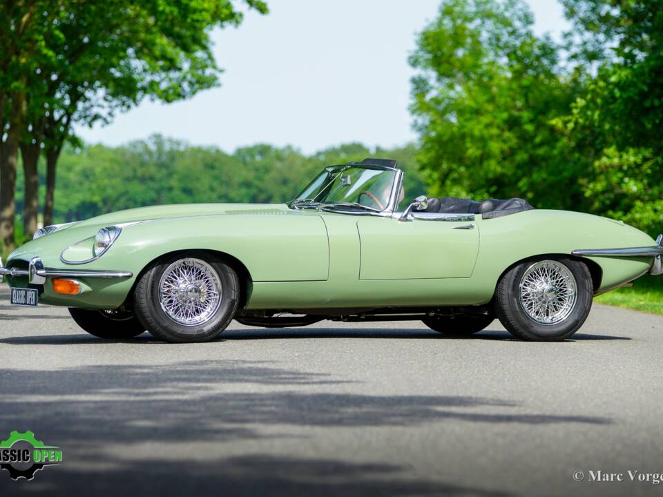 Image 23/60 de Jaguar E-Type (1969)