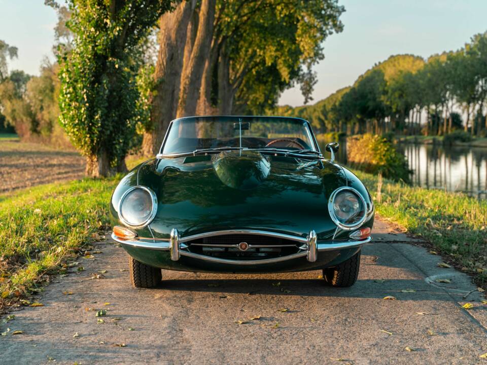 Imagen 3/10 de Jaguar E-Type 4.2 (1966)