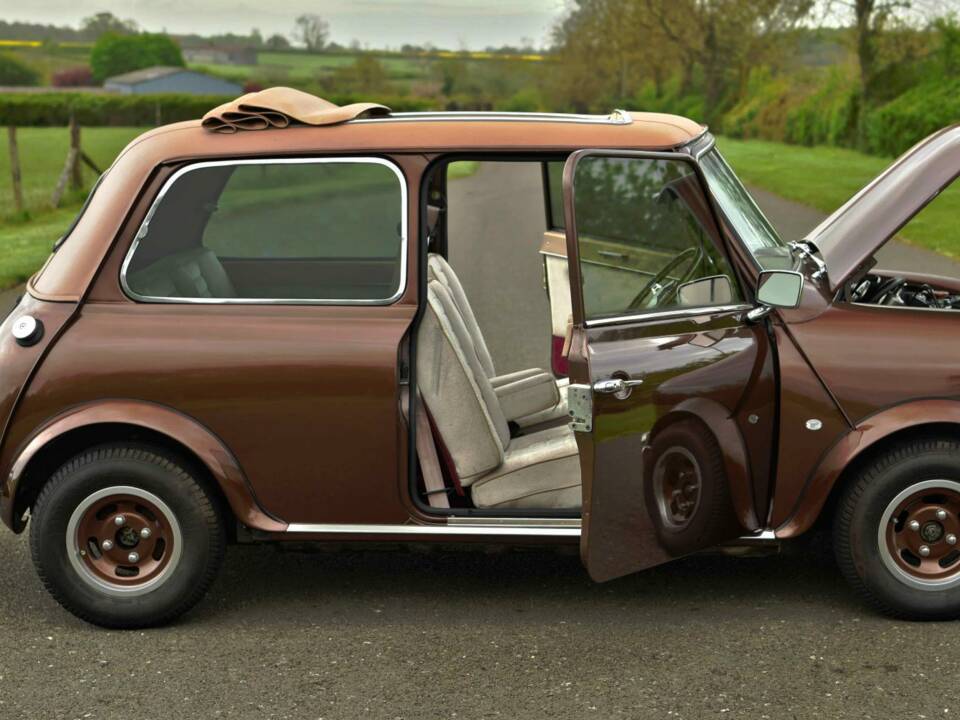 Imagen 20/50 de Leyland Mini 1275 Wood &amp; Pickett (1976)