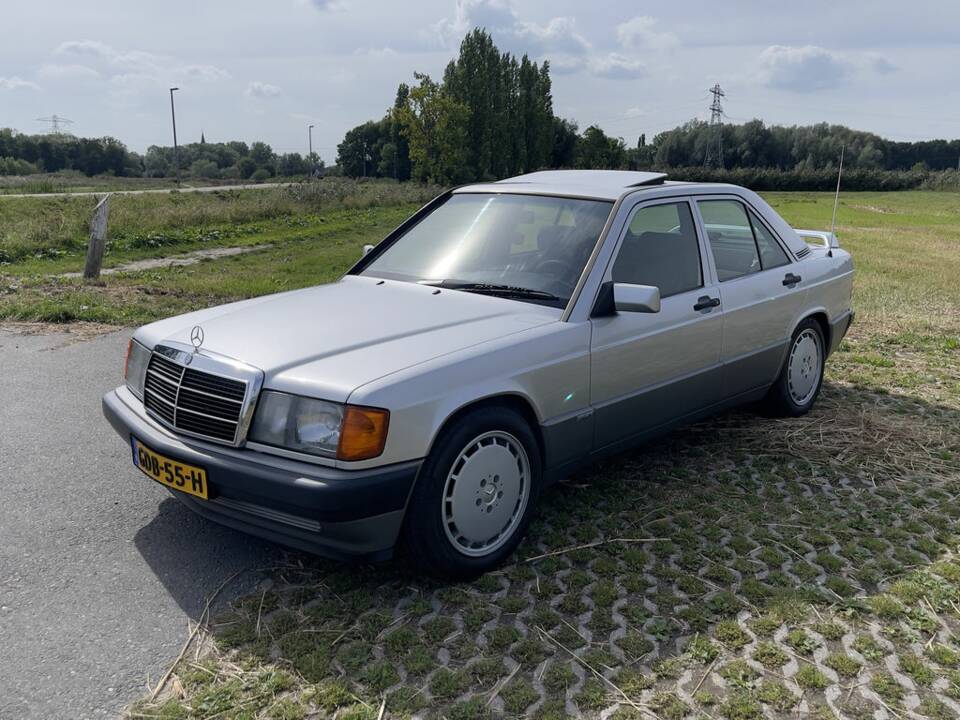 Afbeelding 8/8 van Mercedes-Benz 190 E (1993)