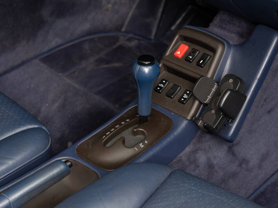 Image 14/25 of Porsche 911 Carrera (1997)