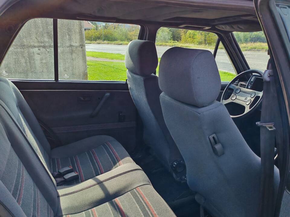 Bild 27/42 von Volkswagen Golf II GTi 16V 1.8 (1986)