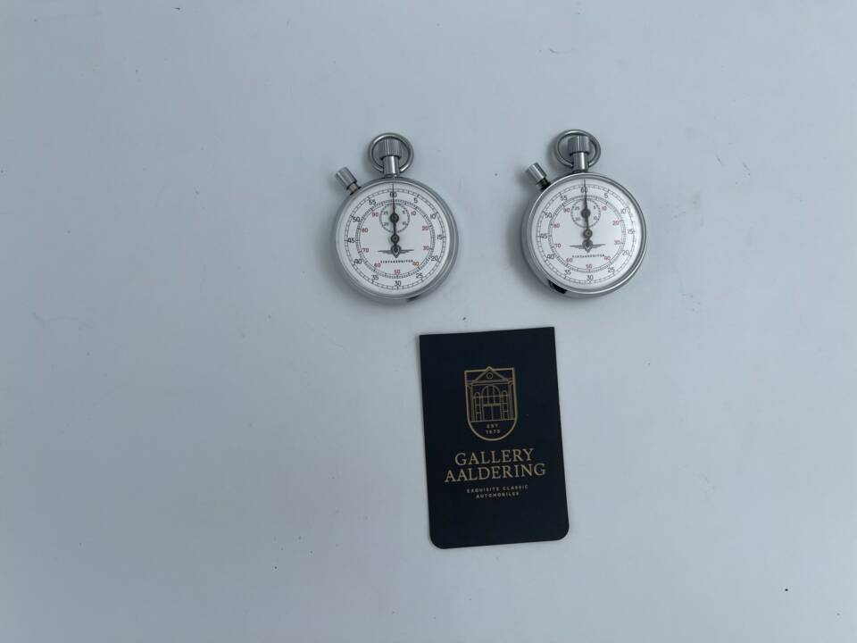 Image 14/50 de Jaguar E-Type (1969)