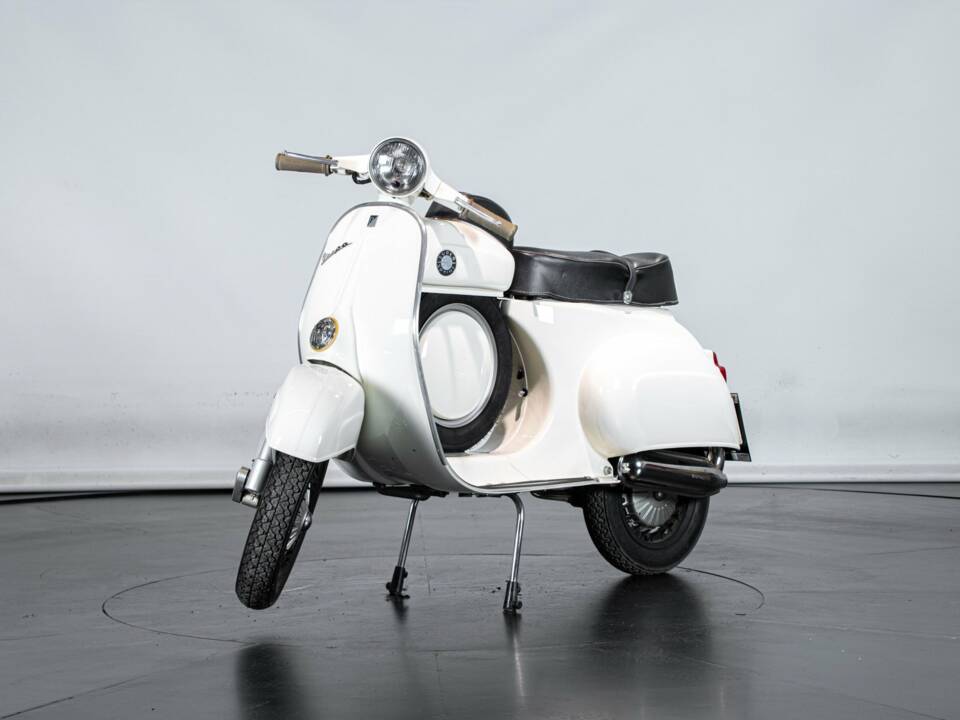 Image 2/41 de Piaggio Vespa 50 SS (1966)