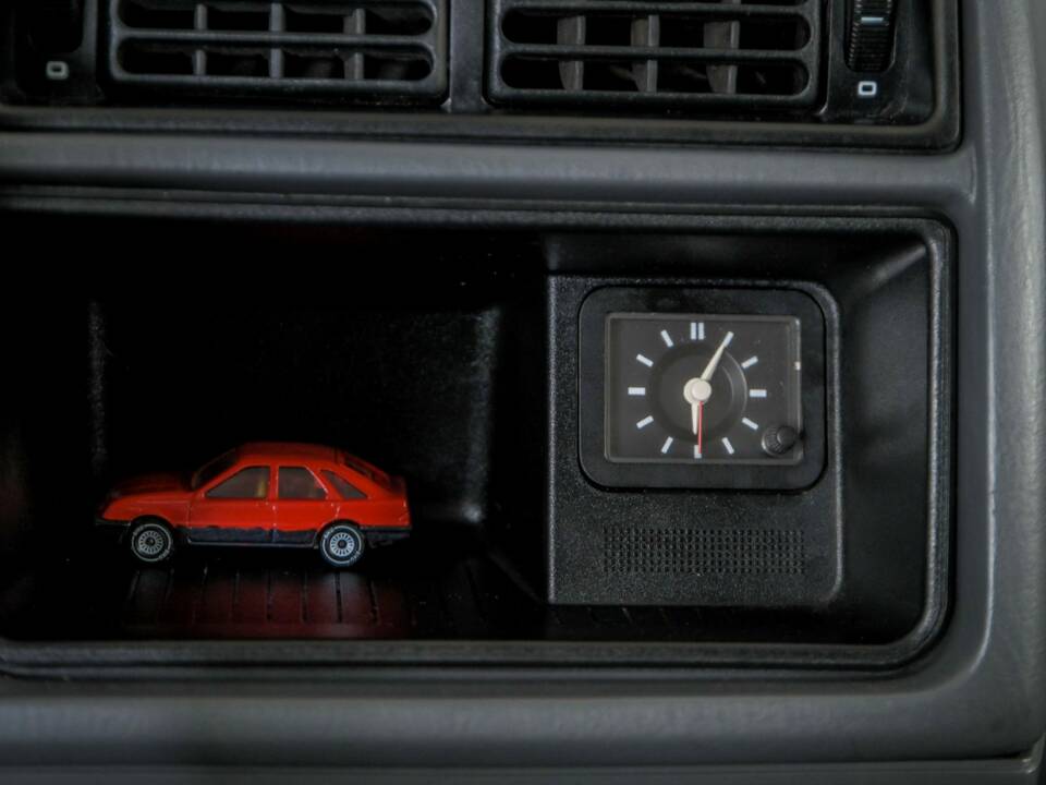 Afbeelding 29/50 van Ford Sierra 2.0 S (1987)