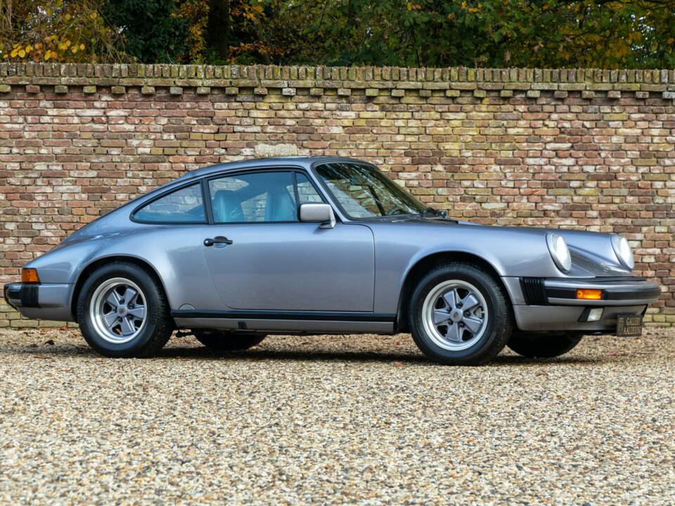 Immagine 38/50 di Porsche 911 Carrera 3.2 "25 years 911" (1988)