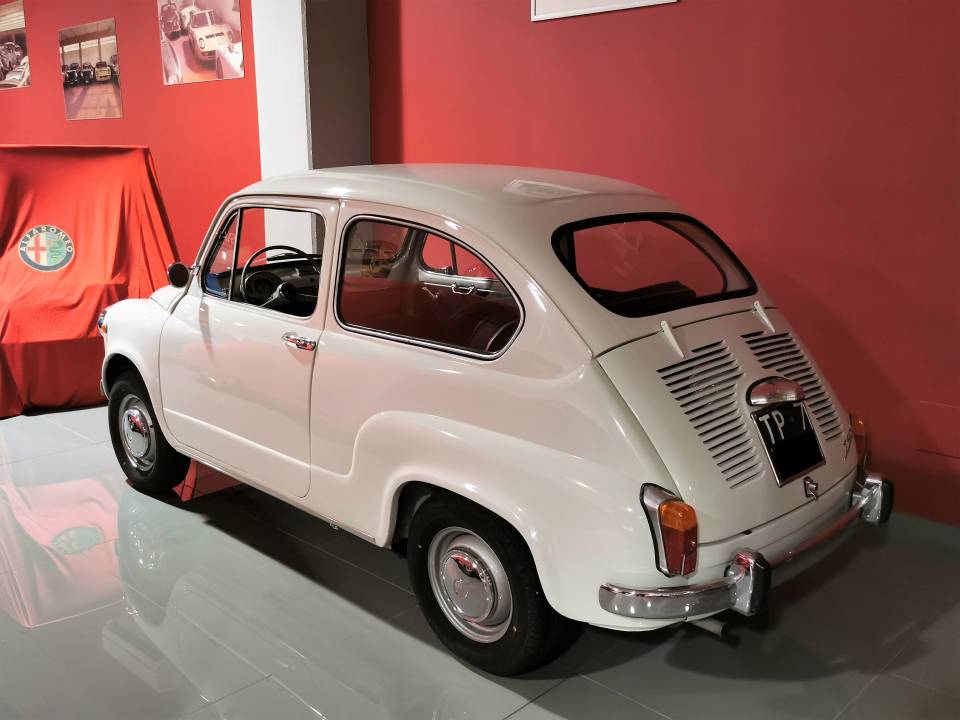 Image 2/12 of FIAT 600 D (1969)