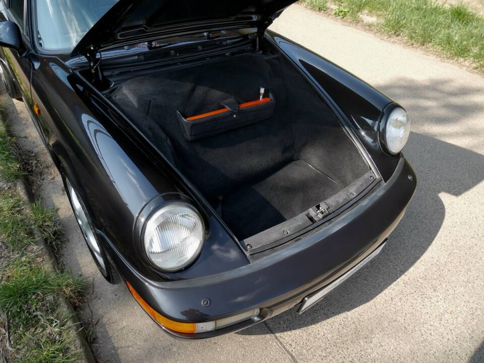 Immagine 21/31 di Porsche 911 Carrera 2 (1992)