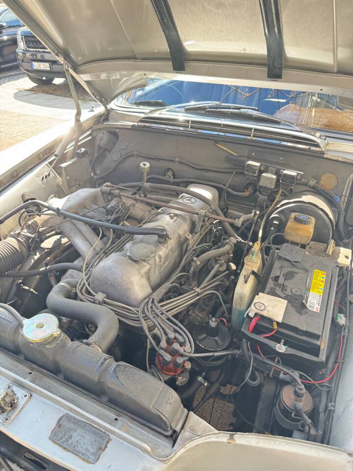 Image 33/37 de Mercedes-Benz 250 SE (1966)