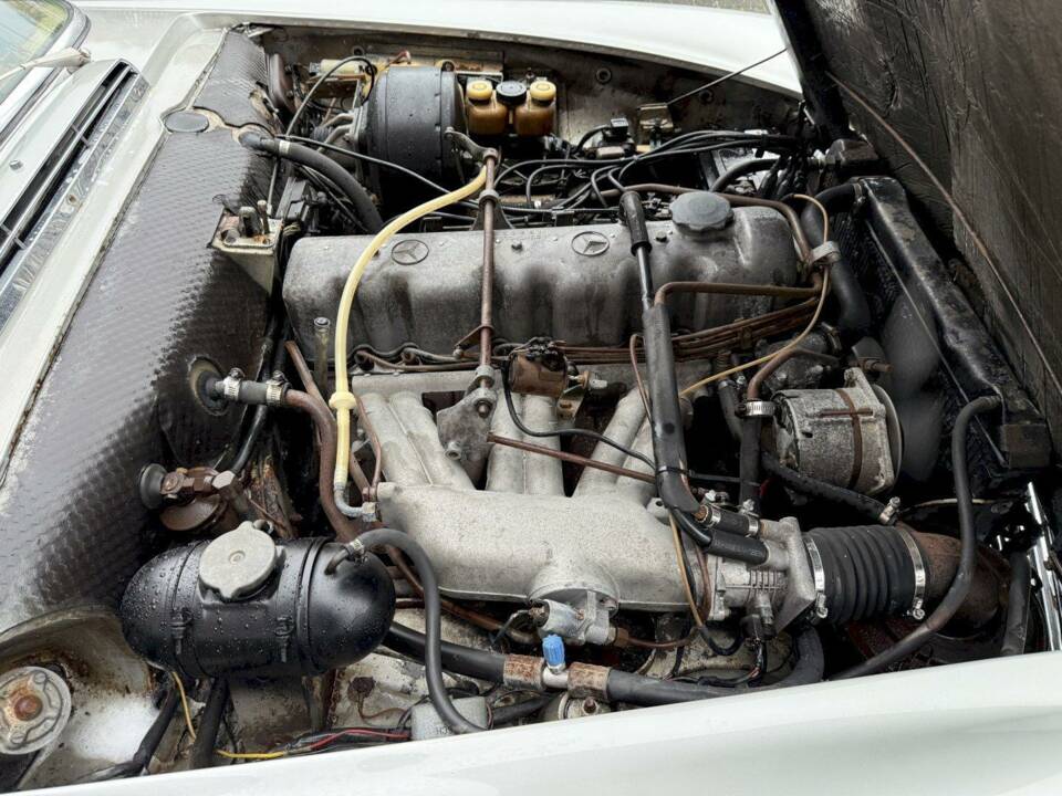 Image 24/36 of Mercedes-Benz 280 SL (1969)