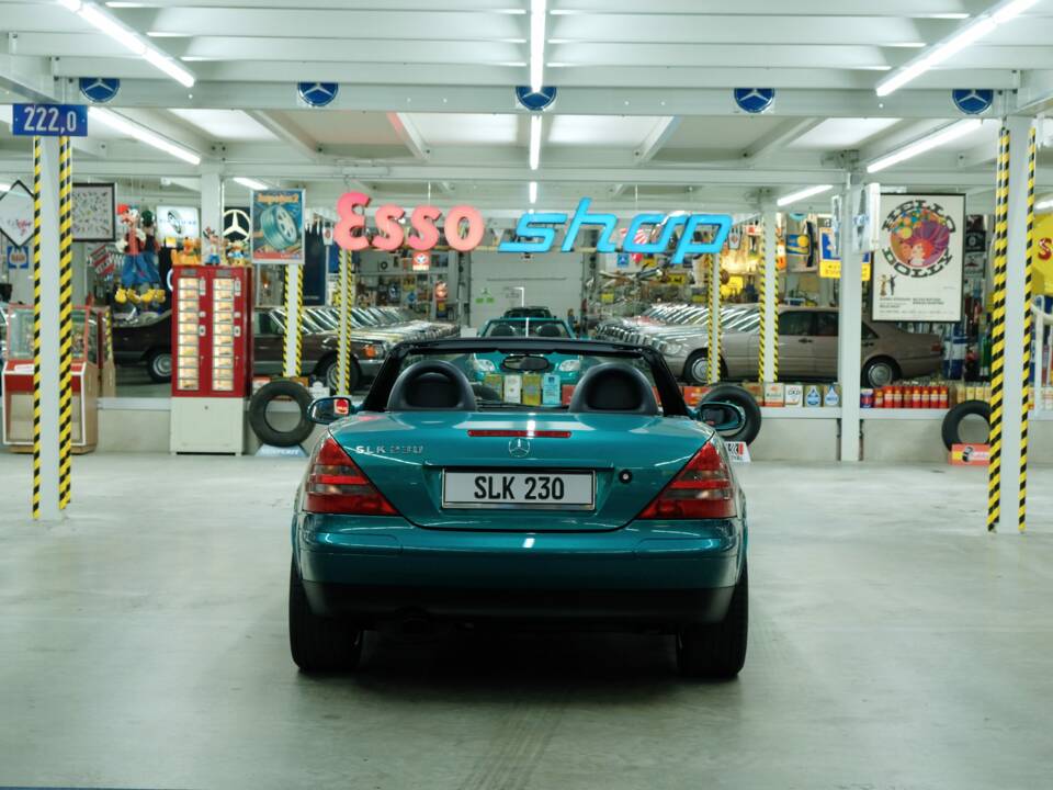 Immagine 8/50 di Mercedes-Benz SLK 230 Kompressor (1998)
