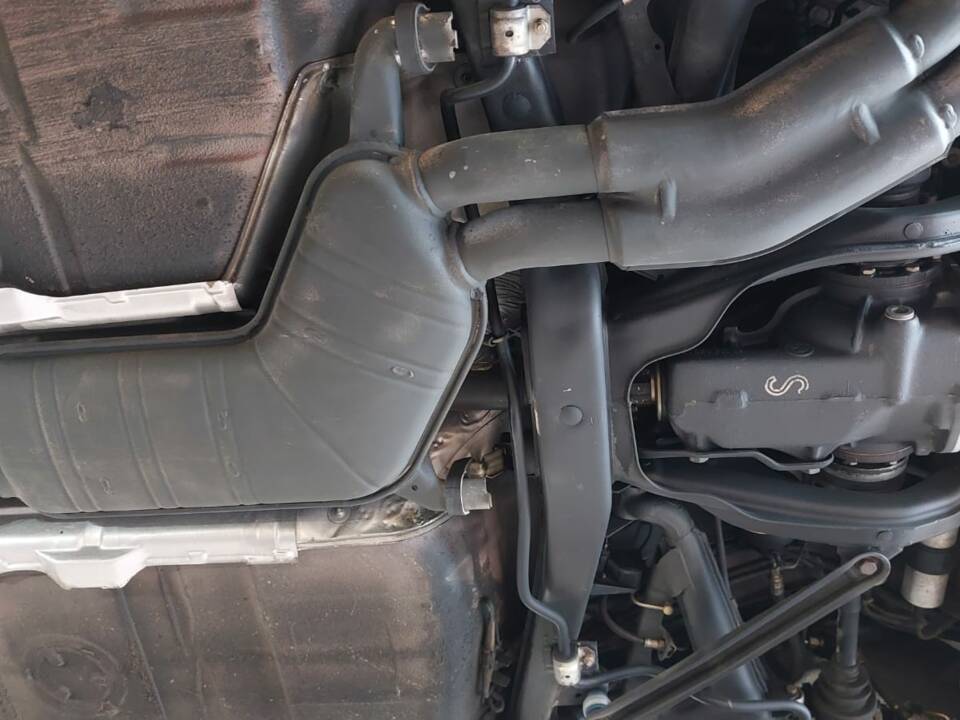 Bild 35/46 von BMW 750i (1991)